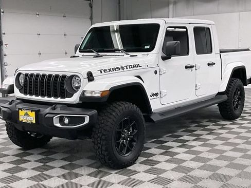 Used 2025 Jeep Gladiator Sport AWD/4WD image 12