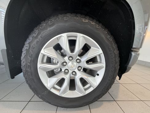 Used 2022 Chevrolet Silverado 1500 Custom AWD/4WD image 9