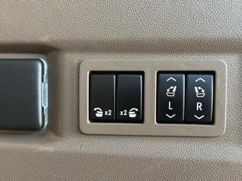 Used 2021 GMC Yukon Denali w/ Denali Premium Package image 9