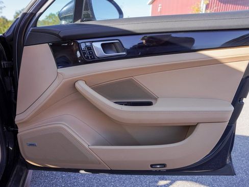 Used 2018 Porsche Panamera 4 image 36