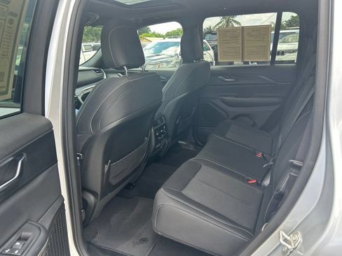 Used 2024 Jeep Grand Cherokee Laredo X w/ Luxury Tech Group I AWD/4WD image 31