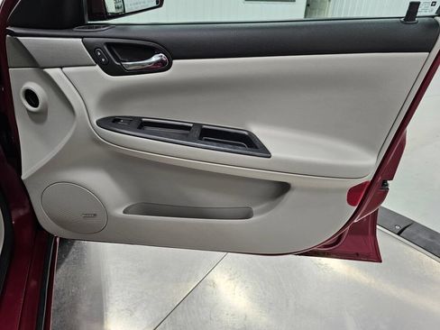 Used 2008 Chevrolet Impala LTZ FWD image 31
