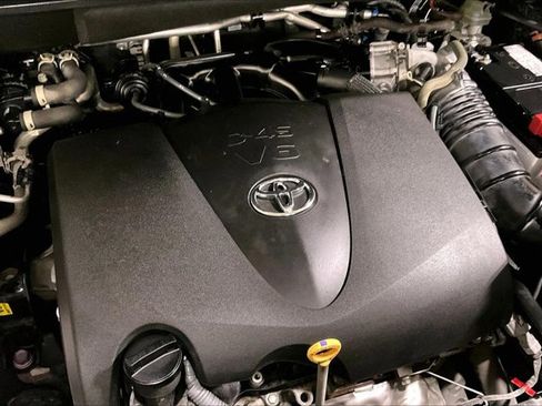 Used 2022 Toyota Highlander XLE AWD/4WD image 32