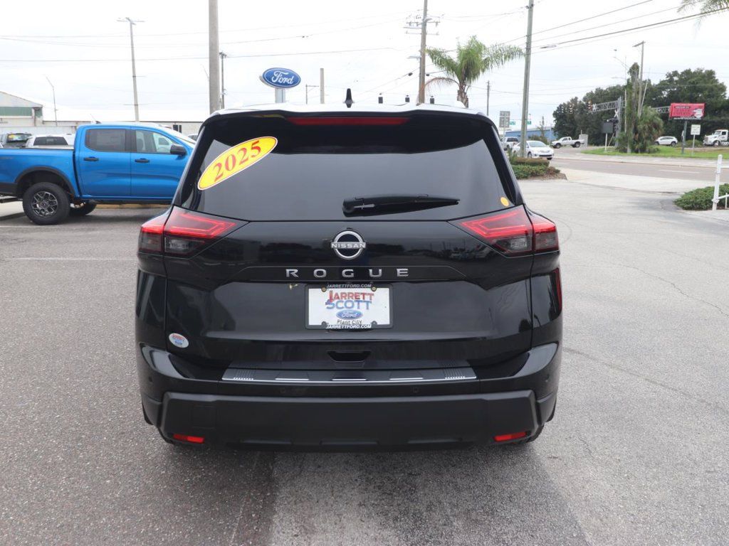 Used 2025 Nissan Rogue SV w/ SV Premium Package FWD image 10