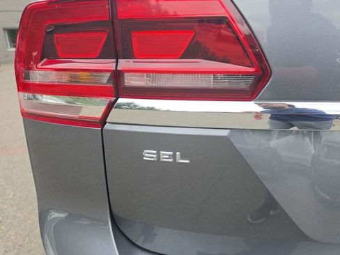 Used 2018 Volkswagen Atlas SEL FWD image 28