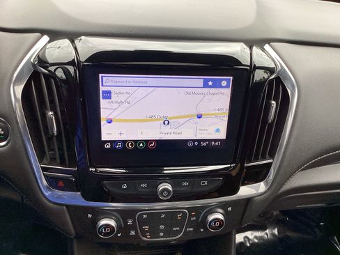 Used 2023 Chevrolet Traverse Premier FWD image 15