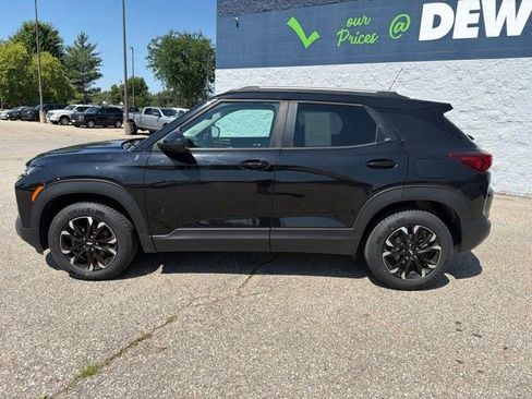 Used 2021 Chevrolet TrailBlazer LT w/ Sun and Liftgate Package AWD/4WD image 2