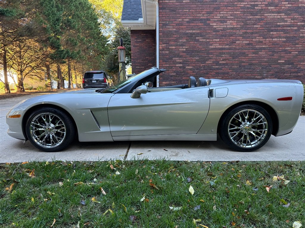 Used 2008 Chevrolet Corvette Convertible w/ Preferred Equipment Group RWD image 23