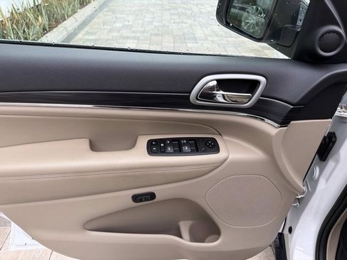 Used 2020 Jeep Grand Cherokee Limited w/ Trailer Tow Group IV image 8