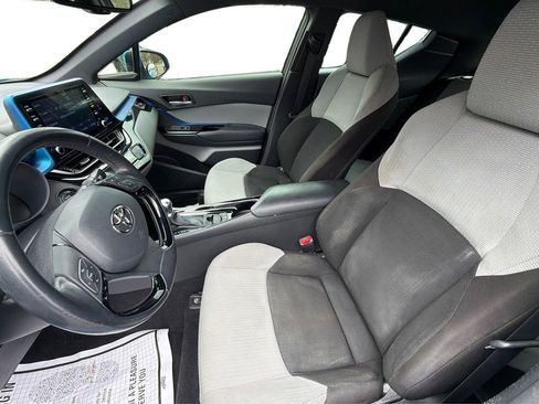 Used 2019 Toyota C-HR XLE image 9