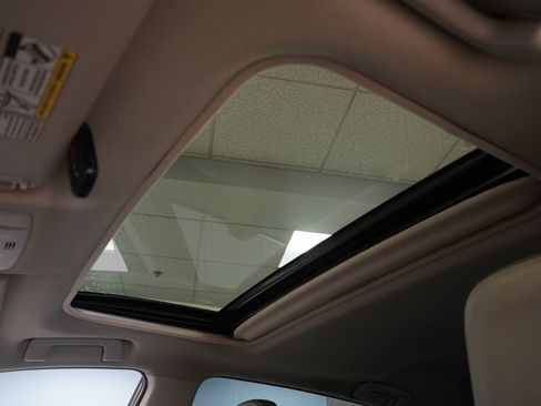 Used 2014 Toyota RAV4 Limited w/ Technology Package AWD/4WD image 4