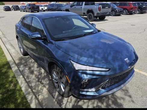 Used 2025 Buick Envista Avenir FWD image 3