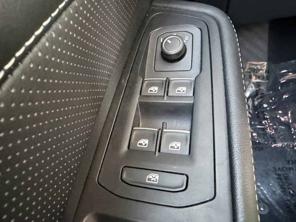 Used 2024 Volkswagen Atlas SE w/ Panoramic Sunroof Package FWD image 30