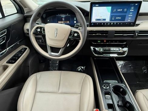 Used 2023 Lincoln Corsair AWD w/ Equipment Group 101A image 7