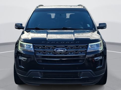 Used 2018 Ford Explorer XLT w/ Equipment Group 202A image 2