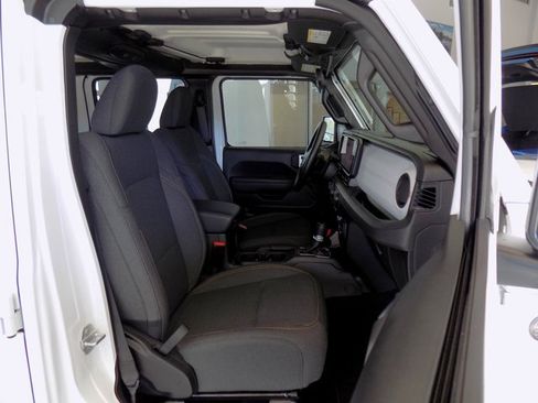 Certified 2025 Jeep Gladiator Nighthawk image 26