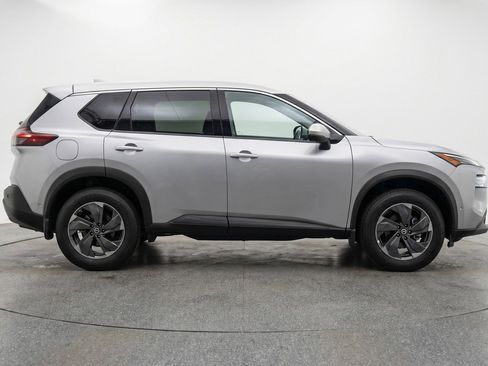 Used 2025 Nissan Rogue SV image 11