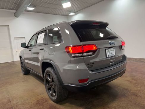Used 2019 Jeep Grand Cherokee Laredo AWD/4WD image 37