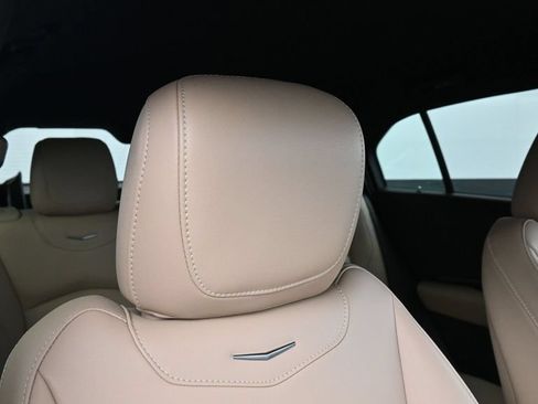 Certified 2024 Cadillac XT4 Luxury FWD image 18