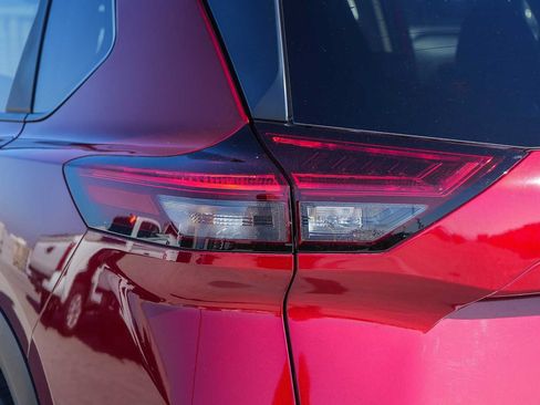 Used 2024 Nissan Rogue SV w/ SV Premium Package FWD image 9