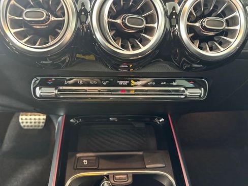 Used 2022 Mercedes-Benz EQB 300 4MATIC image 23