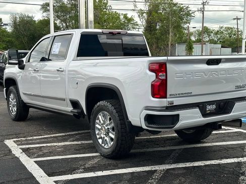 Used 2024 Chevrolet Silverado 2500 High Country w/ High Country Premium Package AWD/4WD image 8