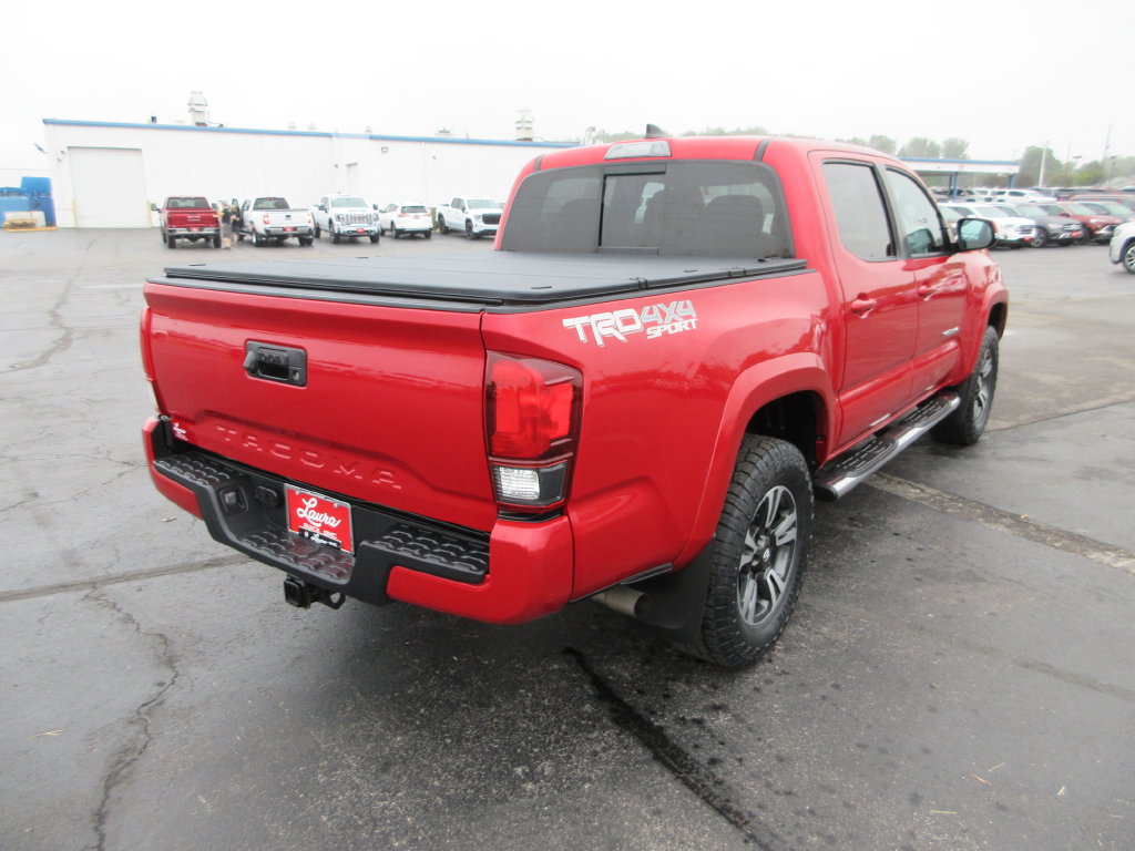 Used 2018 Toyota Tacoma TRD Sport AWD/4WD image 6
