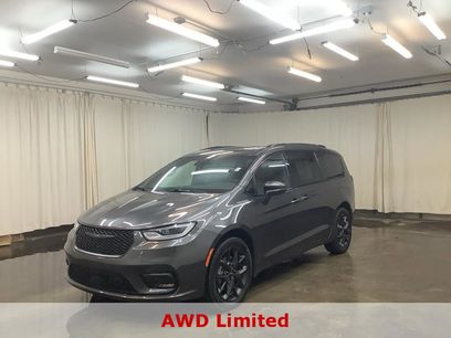 Used 2022 Chrysler Pacifica Limited w/ S Appearance Package