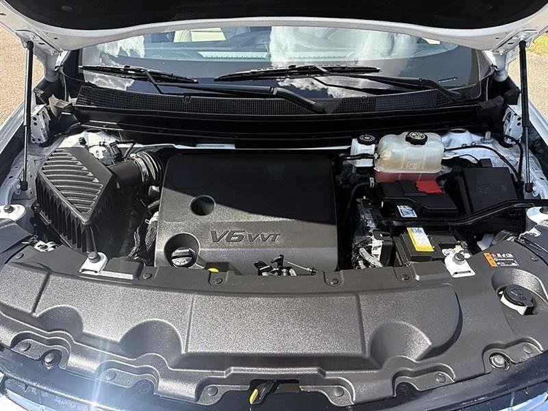 Used 2023 Chevrolet Traverse Premier FWD image 57