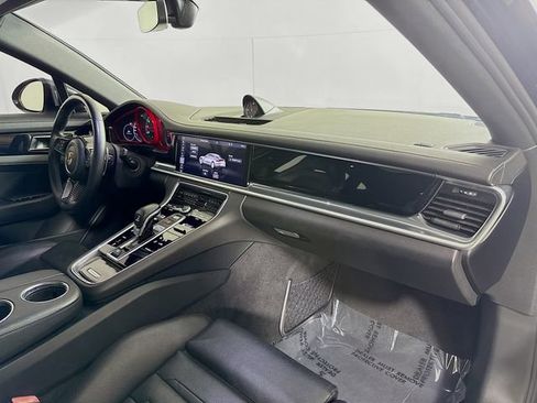 Used 2018 Porsche Panamera RWD image 31