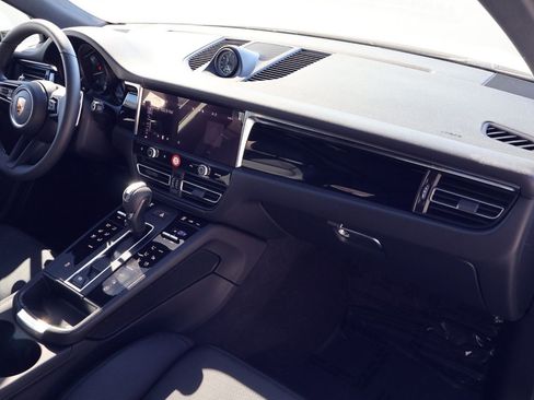New 2026 Porsche Macan image 23