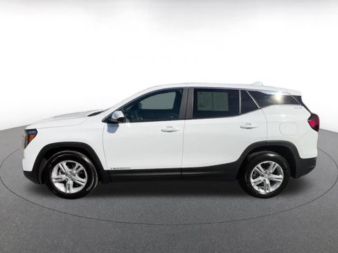 Used 2024 GMC Terrain SLE FWD image 9