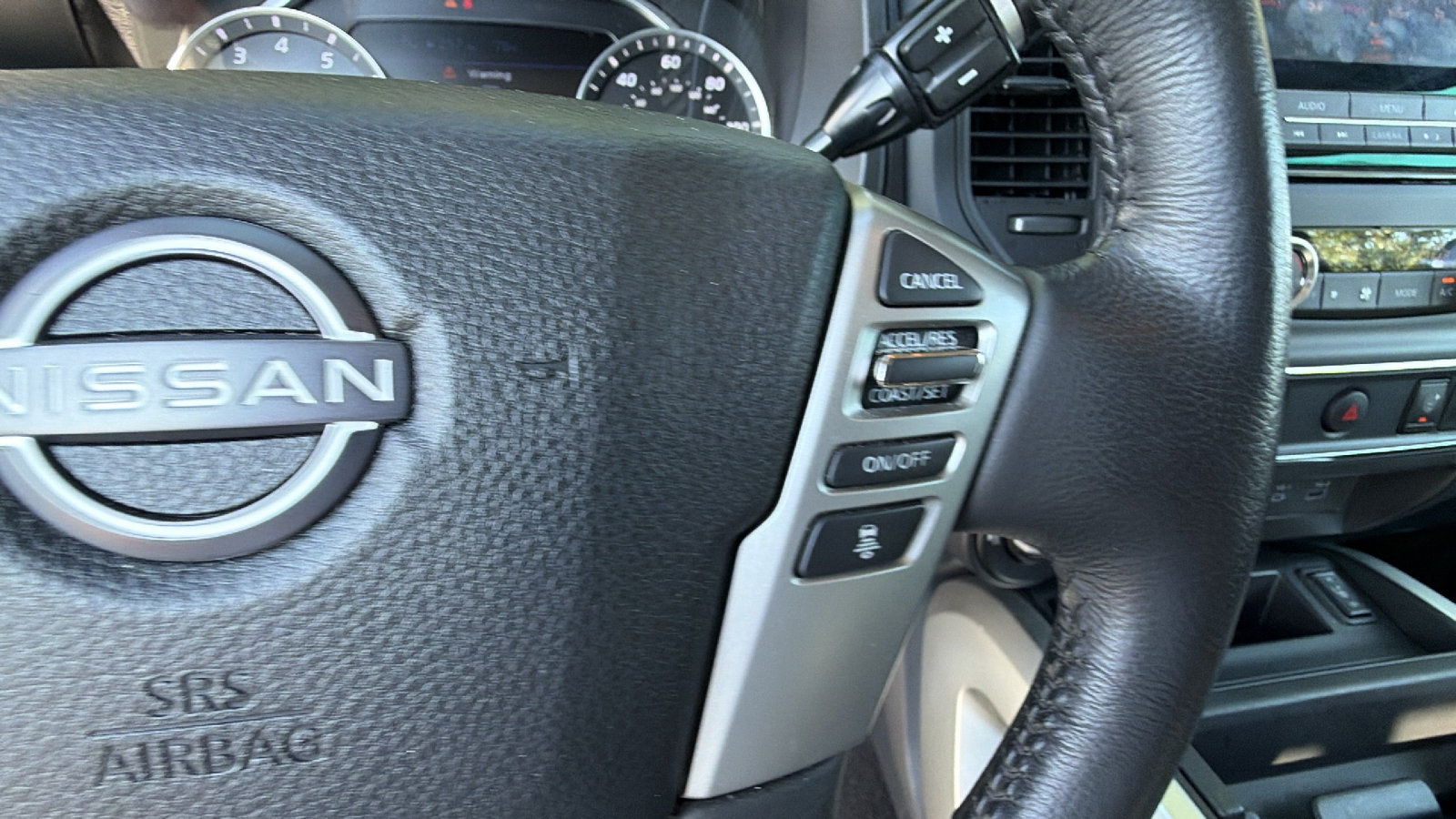 Used 2024 Nissan Titan SV AWD/4WD image 28