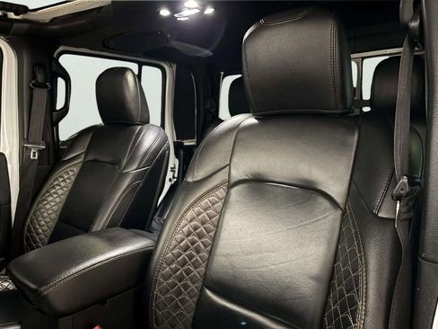 Used 2022 Jeep Gladiator Overland image 13
