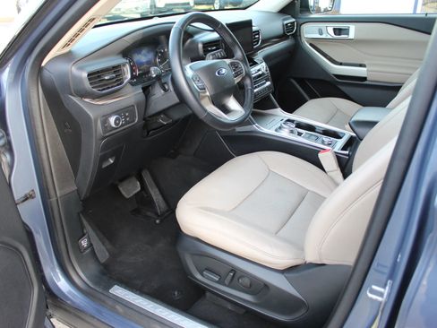 Used 2021 Ford Explorer Limited image 11