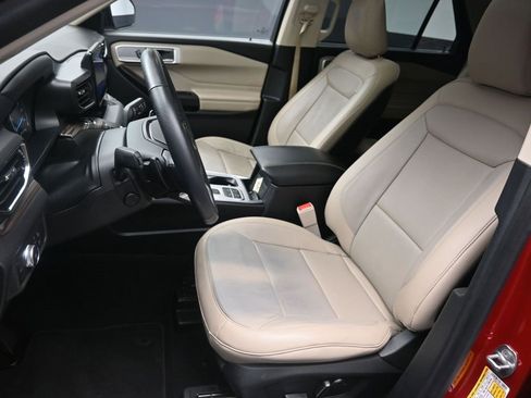 Used 2020 Ford Explorer Limited image 18