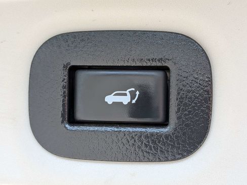 Used 2018 Nissan Rogue SV FWD image 14
