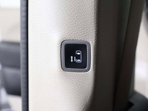 Used 2023 Chrysler Pacifica Touring-L FWD image 54