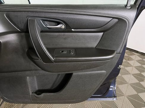 Used 2016 Chevrolet Traverse LT w/ Style and Technology Package FWD image 18