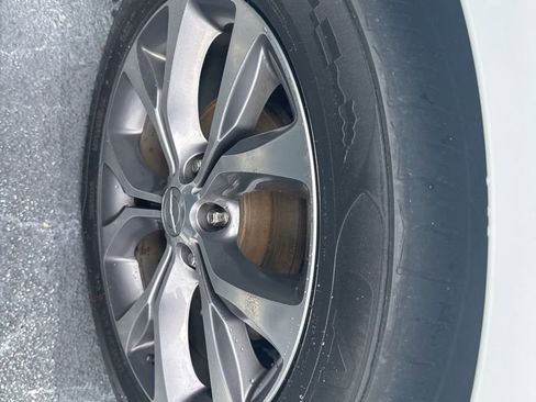 Used 2020 Chrysler Pacifica Limited w/ Tire & Wheel Group FWD image 42