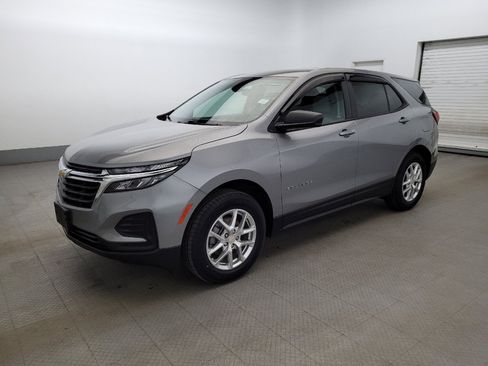 Used 2024 Chevrolet Equinox LS w/ LS Convenience Package image 2