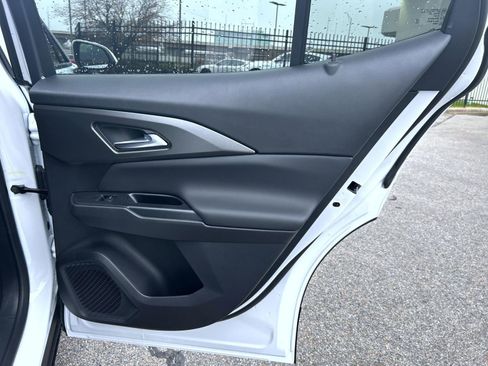 New 2026 Chevrolet Equinox EV LT image 18