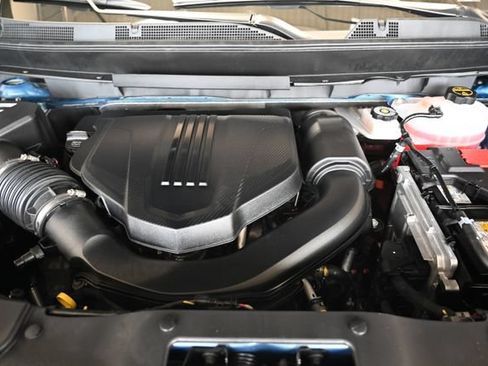 Used 2025 Chevrolet Traverse LT w/ Driver Confidence Package FWD image 30
