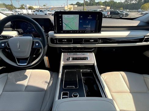 New 2025 Lincoln Aviator AWD w/ Equipment Group 101A image 5