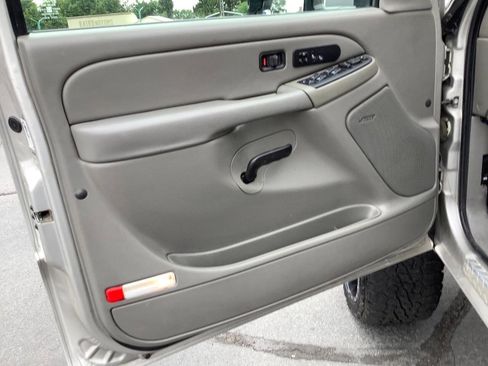 Used 2006 GMC Sierra 2500 SLE w/ Onstar Plus Package AWD/4WD image 41