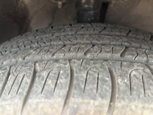 Used 2018 Chrysler Pacifica Touring-L w/ Tire & Wheel Group FWD image 6