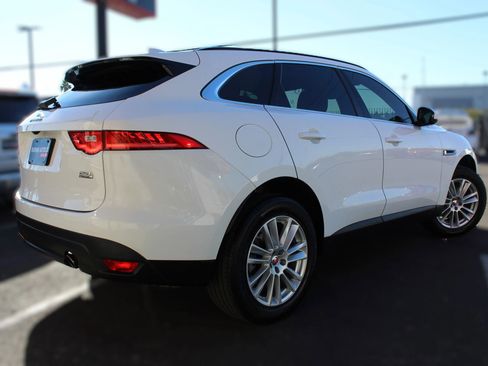 Used 2018 Jaguar F-PACE Prestige image 4