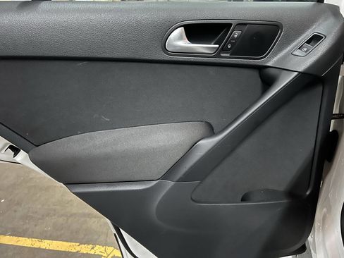 Used 2014 Volkswagen Tiguan S image 39