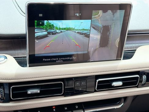 Used 2021 Lincoln Aviator Grand Touring w/ Elements Package Plus AWD/4WD image 18