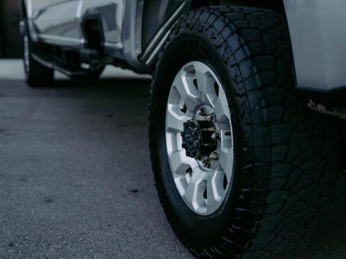 Used 2024 Ford F350 XLT image 7